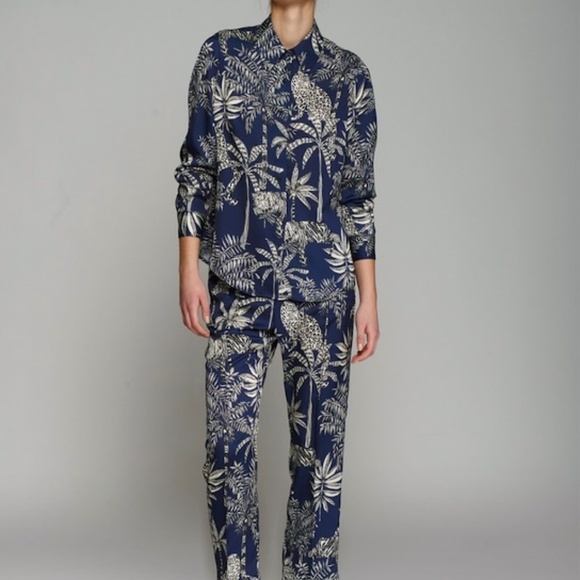 NWOT Vilagallo Navy White Jungle Print Blouse & Pant Set Size 36 or US XS - Picture 1 of 4
